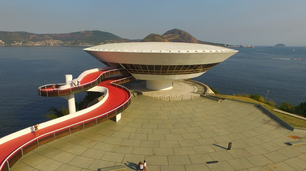 Museu de Arte Contemporânea (MAC)